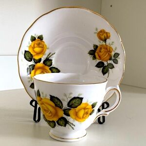 EUC VTG ROYAL VALE BONE CHINA TEACUP AND SAUCER WITH YELLOW ROSES PATTERN 7603